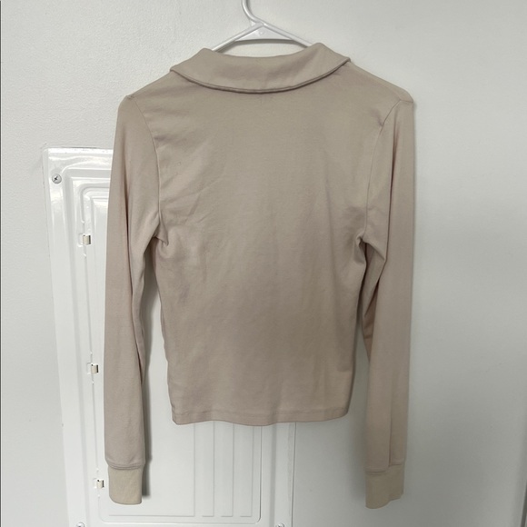 GAP Women's Beige Button Down Shirt - Picture 3 of 4